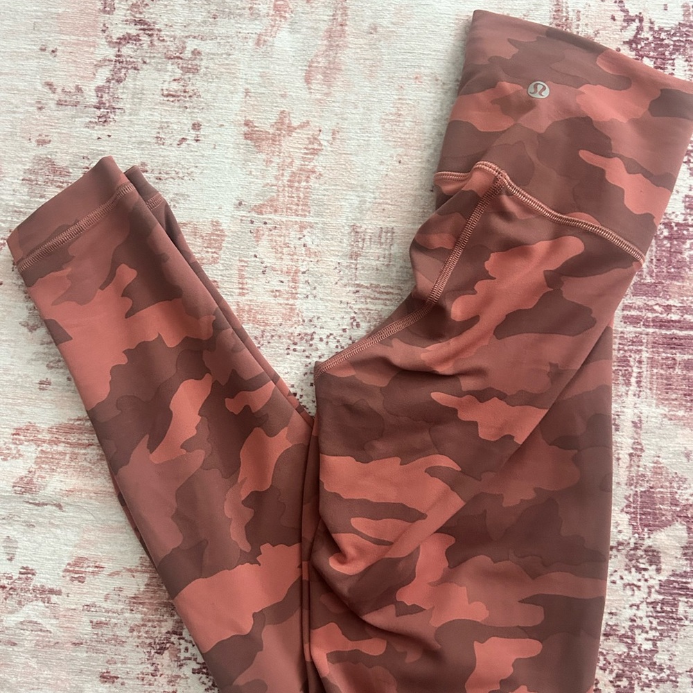 lululemon athletica women’s Camo Leggings - Pink and Brown